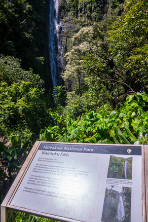 Maui, HI, USA - August 27, 2019: The Waimoku Falls signage postのeditorial素材