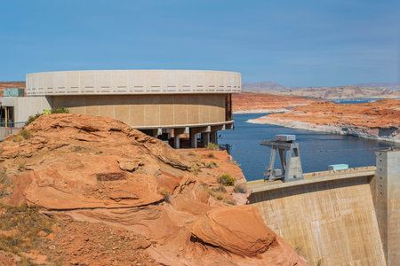 Glen Canyon NR, AZ, USA - Sept 26, 2020: The Glen Canyon Damのeditorial素材
