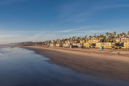A large refreshing flow of water with a peaceful view of the oceanの写真素材