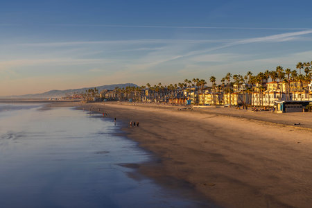 A large refreshing flow of water with a peaceful view of the oceanの写真素材