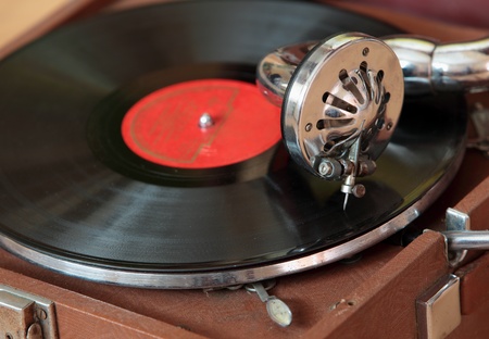 Image of the old gramophone with vinyl record.
