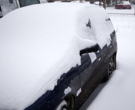 snow covered carの写真素材