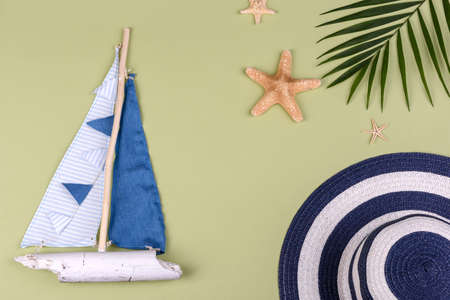 Beach accessories: glasses and hat with shells and sea stars on a colored background. Summer backgroundの写真素材