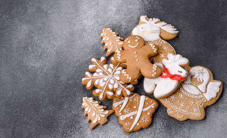 christmas gingerbread. Delicious gingerbread cookies with honey, ginger and cinnamon. winter compositionの写真素材