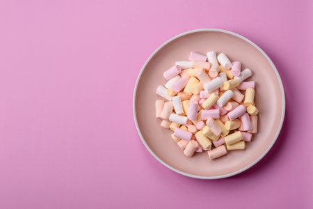 Mini marshmallows in white, pink, and pastel colors, a colorful Christmas dessert. Marshmallows as a food background for your designの写真素材