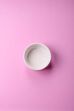 An empty round ceramic plate on a pink background. An empty plate as a food background for your designの写真素材