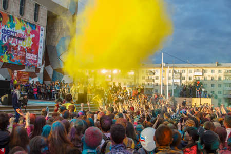 The festival colors Holi, on the Independence Day Russia, Krasnokamensk Zabaykalsky Krai.のeditorial素材