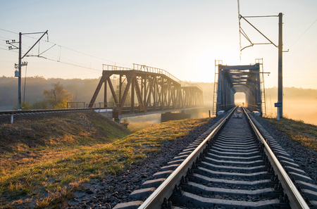 Railway bridge over the Irpin River in the autumn foggy morning.のeditorial素材