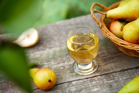 Fresh pear juice in glass on table with ripe pearsの写真素材