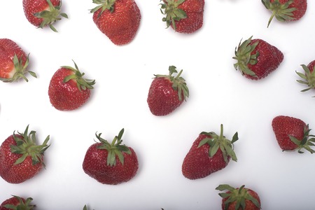 photo background with strawberries. strawberries are ripe and juicy. strawberry lies on a white background. strawberry isolated on white backgroundの写真素材