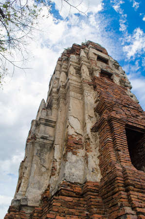 Wat Mahathat temple is located almost right in the center of Ayutthaya. The temple is believed to be built during the 14th century A.D.の写真素材