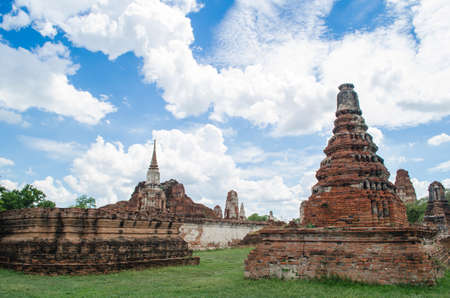 Wat Mahathat temple is located almost right in the center of Ayutthaya. The temple is believed to be built during the 14th century A.D.のeditorial素材