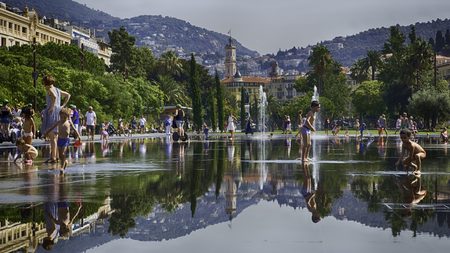 Nice city park water reflectionのeditorial素材