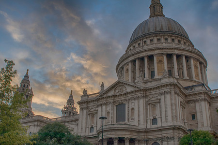 sunset at St Paul's cathedralの写真素材