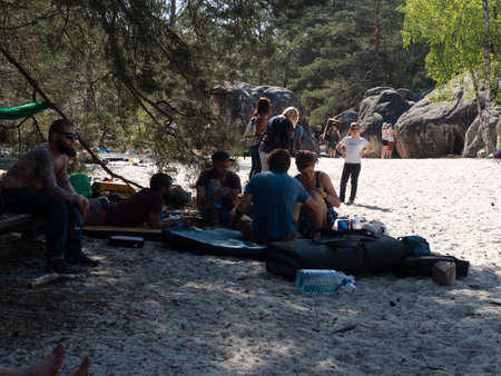Climbing in Larchant, Fontainebleau, Franceのeditorial素材