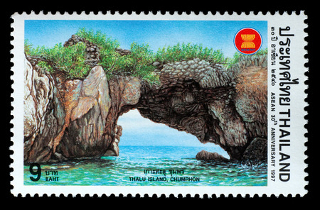 Thailand - Circa 1997: A Thai postage stamp printed in Thailand depicting an island in Thailandのeditorial素材