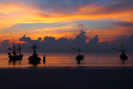 The colors of the sky and sea, the tranquil Twilight and the boat parked by the sea,sunsetの写真素材