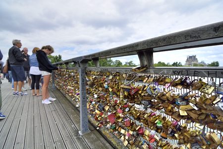 Love padlocks on the Pont des Arts. Paris. Franceのeditorial素材