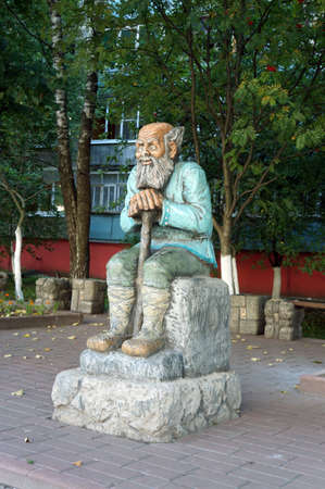 The monument to the old man of the nursery tale on a city street   の写真素材