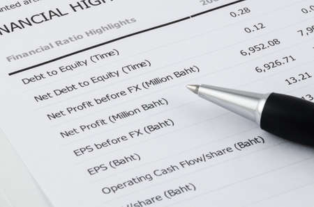 pen on financial highlight in annual report
