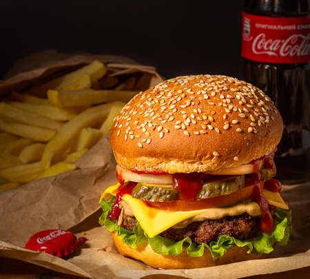 Cheeseburger and Coca Colaのeditorial素材