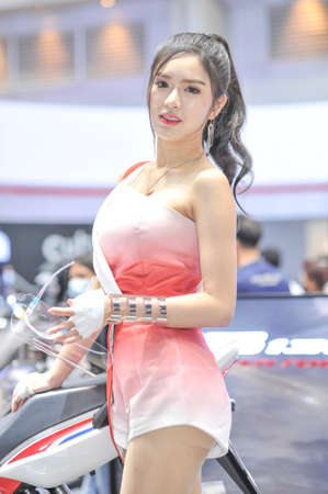 BANGKOK-april 3 pretty at The42th Bangkok International Motor Show 2021 on april 3, 2021 in Bangkok, Thailandのeditorial素材