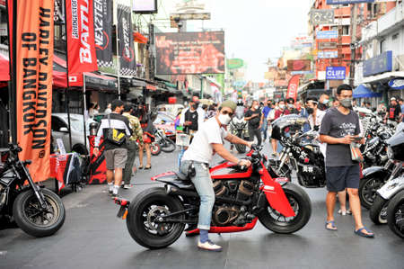 BANGKOK-december19 car&motocycle show at sunday  ride&drive at Khaosan road on december 19,2021 in Bangkok, Thailandのeditorial素材