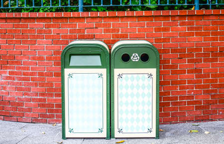 Green iron design recycle bin in parkの写真素材