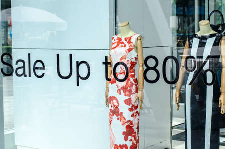 BANGKOK - NOV 8 : Boutique display window with mannequins in fashionable dresses. Fashion and sales.NOV 08, 2015, Bangkok, Thailandのeditorial素材
