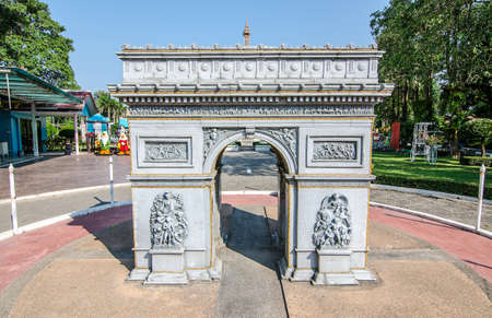 Arc De Triomphe Replica at Mini Siam in Pattaya, Thailandのeditorial素材