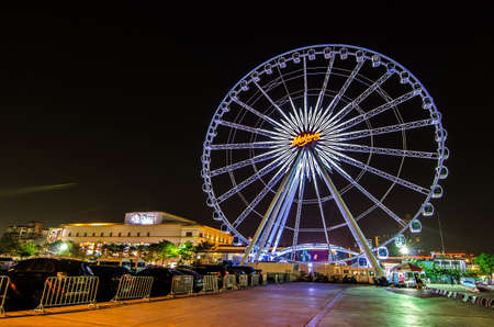 BANGKOK, THAILAND - MARCH 30,2016 : Ferris wheel at Asiatique the riverfront in the night on MARCH 30,2016 in bangkok. Here is the night market in bangkok - thailand.のeditorial素材
