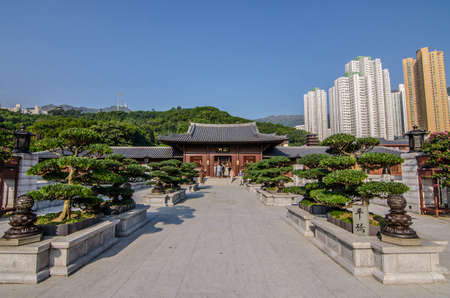 HONG KONG - DECEMBER 8, 2016: People are viiting Chi Lin Nunnery, Tang dynasty style temple.のeditorial素材