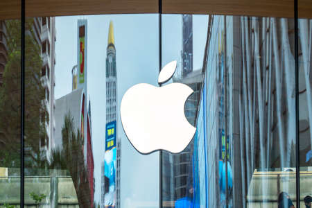 Bangkok, Thailand - August 07, 2019 : Apple logo at Apple Central World shopping mall at Central city Bangkokのeditorial素材