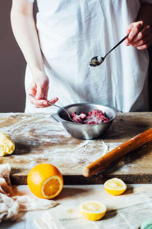 Steps of making cooking sandy cake with cherry filling : mixing ingredients: bowl, flour, eggs, ...