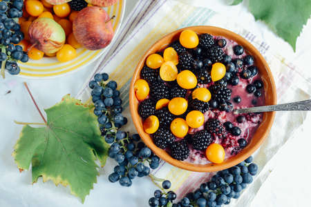 Muesli with almonds and blueberriesBreakfast cereals with blueberries and mixed seeds on white background. A bowl of porridge with blueberries and sunflower seedsの写真素材