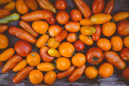 Close-up of fresh, ripe tomatoes on wood backgroundの写真素材