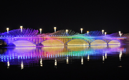 Lake, bridge and fountainの写真素材