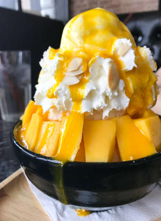 mango bingsu ice sweet dessertの写真素材