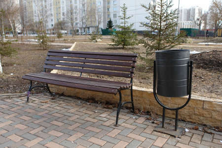 The shop is in the park next to the urn. Spring dirt.の写真素材