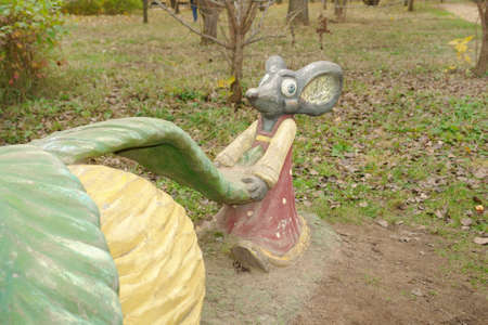 The mouse pulls the turnip. The statue in the Park. Moscow, Russia.の写真素材