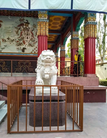 Lion statue in Bodh Gaya Bihar India and one person stand their inside templeのeditorial素材