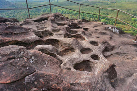 The stone is a holeの素材