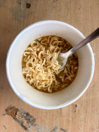 Instant noodles , Eat when you're hungry