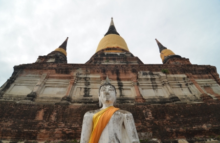 Buddhas and Pagoda in Wat Yai Chai Mongkol at Ayutthaya, Thailandの写真素材