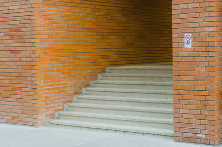 red brick wall texture grunge background with vignetted corners of interiorの写真素材