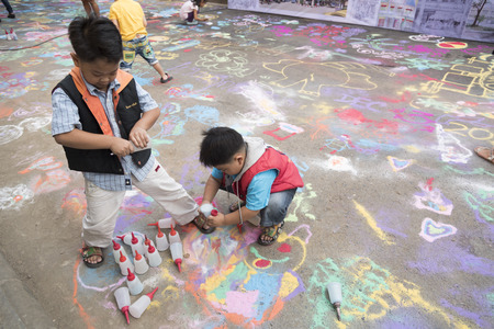 BANGKOK THAILAND-DECEMBER 13 :Bangkok fest art on the street.People and tourists. Attention to art on the opening day. on December 13,2014 in Bangkok,Thailand.のeditorial素材