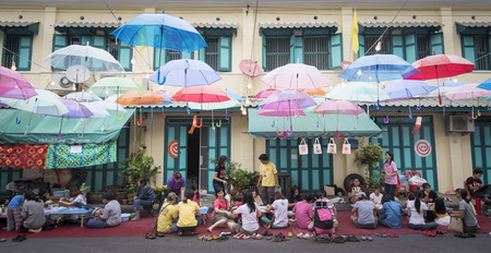 BANGKOK THAILAND-DECEMBER 13 :Bangkok fest art on the street.People and tourists. Attention to art on the opening day. on December 13,2014 in Bangkok,Thailand.のeditorial素材