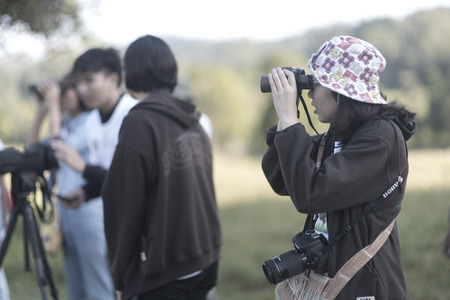 Nakhonratchasima, THAILAND - NOVEMBER 15 : Bird watchers and nature lovers Tourists enjoy watching the Bird on November 15, 2015 at Khao Yai National Park in Nakhonratchasima, Thailandのeditorial素材