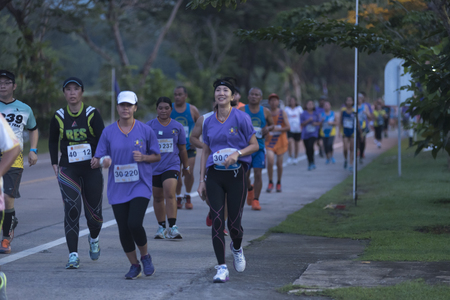 Nakhonnayok, THAILAND-November 1 : unidentified runner are participates in Nakhonnayok 2015 Marathon relay run fun forward on November 1, 2015 in Nakhonnayok, Thailandのeditorial素材