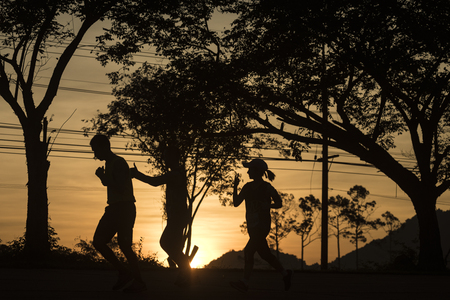 Nakhonnayok, THAILAND-November 1 : unidentified runner are participates in Nakhonnayok 2015 Marathon relay run fun forward on November 1, 2015 in Nakhonnayok, Thailandのeditorial素材